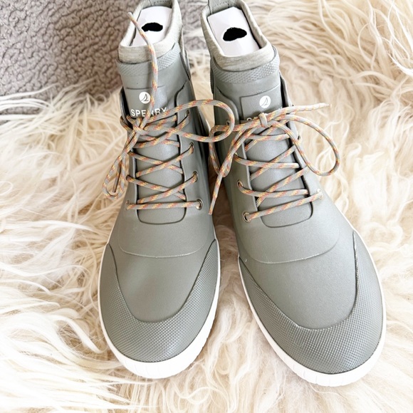 NWT Women’s Size 12 Sperry Torrent Olive Green Chelsea Rain Boots - Picture 3 of 16